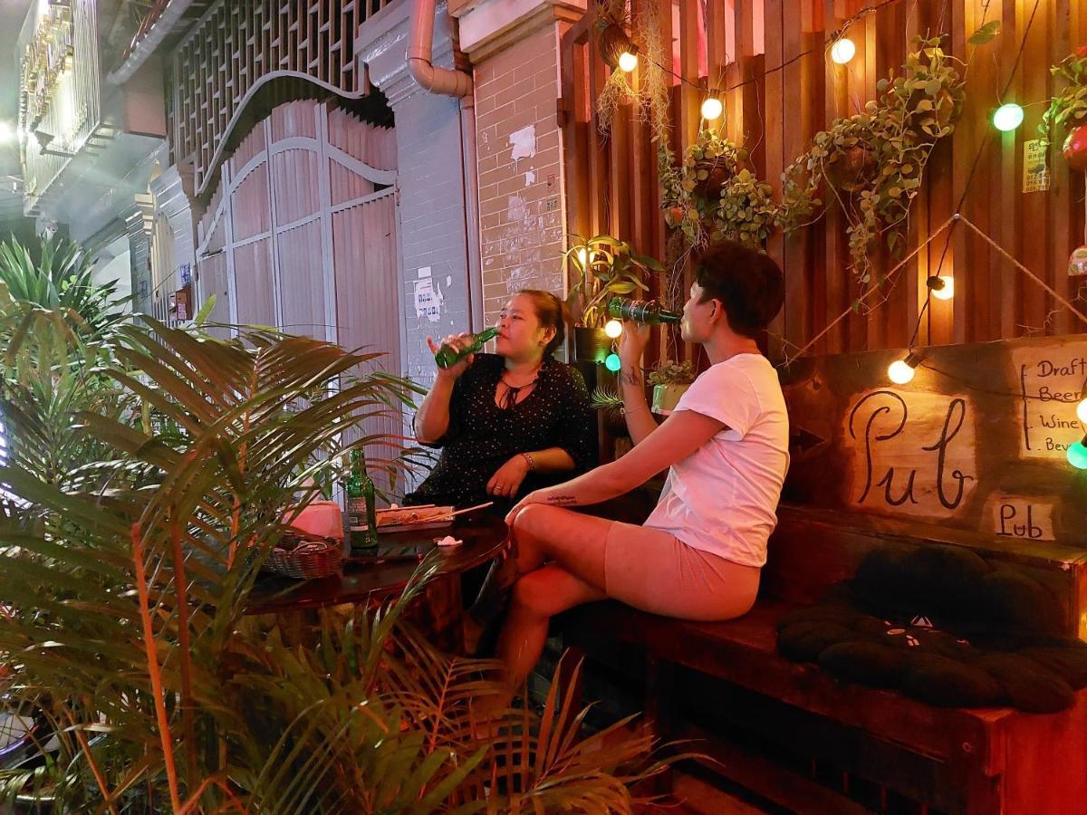 Peri Evi Hostel Phnom Penh Bassac Lane Dış mekan fotoğraf